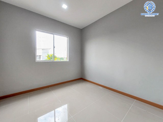 *****ทาวน์เฮ้าส์มือสองย่านปทุมธานี ม.พฤกษา60/1 รังสิต-บางพูน #หลังมุม เนื้อที่กว้างขวางถึง 27 ตร.ว. ฟังก์ชัน 3 ห้องนอน 2 ห้องน้ำ 1 ที่จอดรถ บนทำเลเดินทางสะดวก เชื่อมต่อถนนหลายเส้นทาง เพียง 12 นาทีก็ถึงรถไฟฟ้าสายสีแดง "สถานีรังสิต" ใกล้ฟิวเจอร์พาร์ค และทางด่วน "บางพูน" ราคาถูกสุดในย่านนี้! จองด่วน!